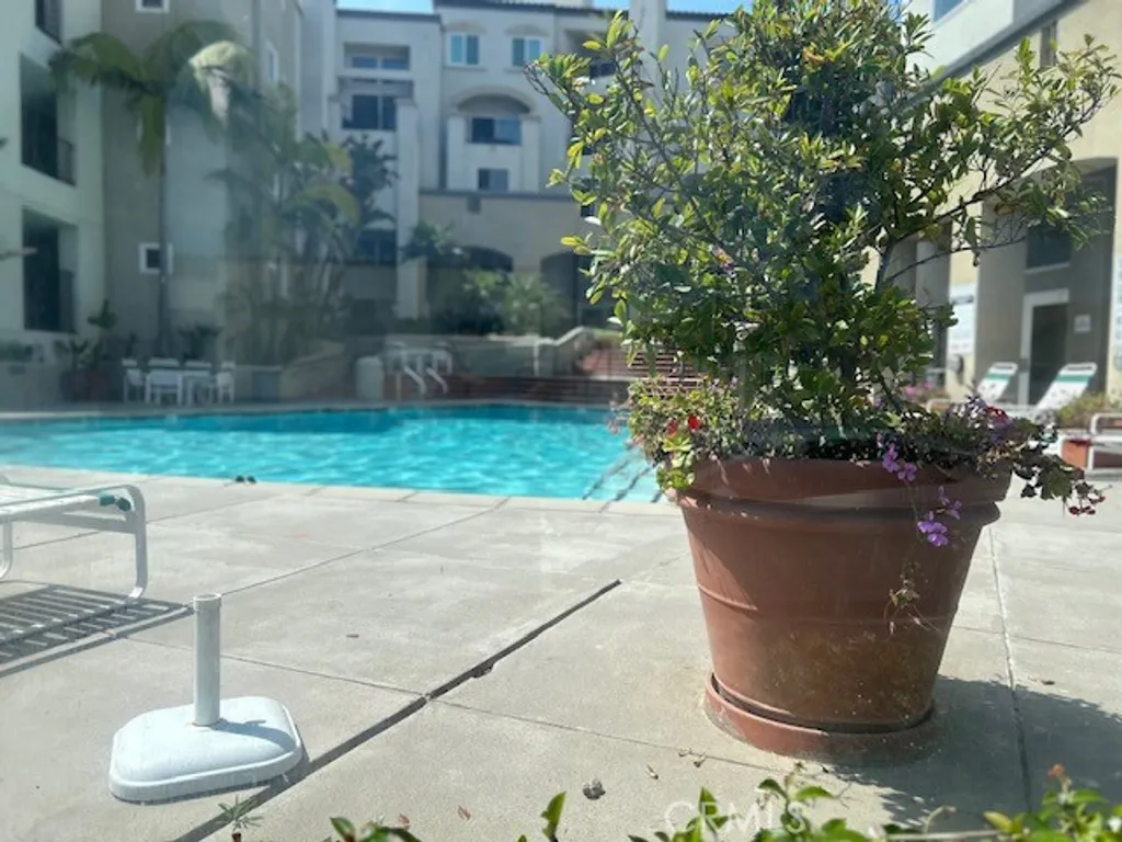 200 Pacific Coast Hwy Unit 110, Huntington Beach, CA 92648