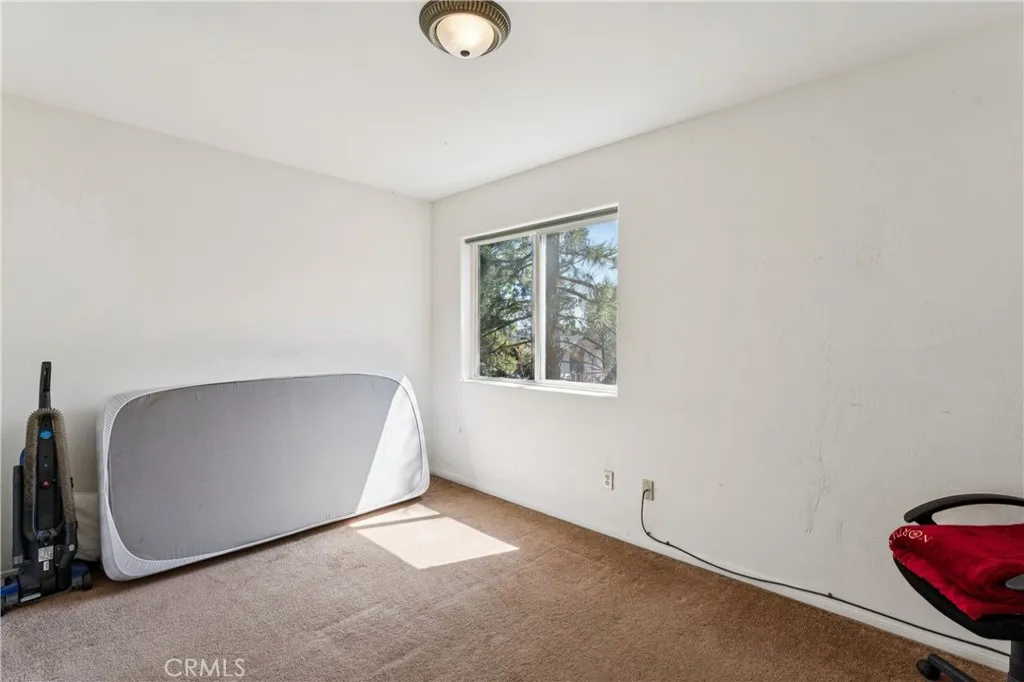 Additional image 53 of 879 Spruce Lane, Sugarloaf, CA 92386