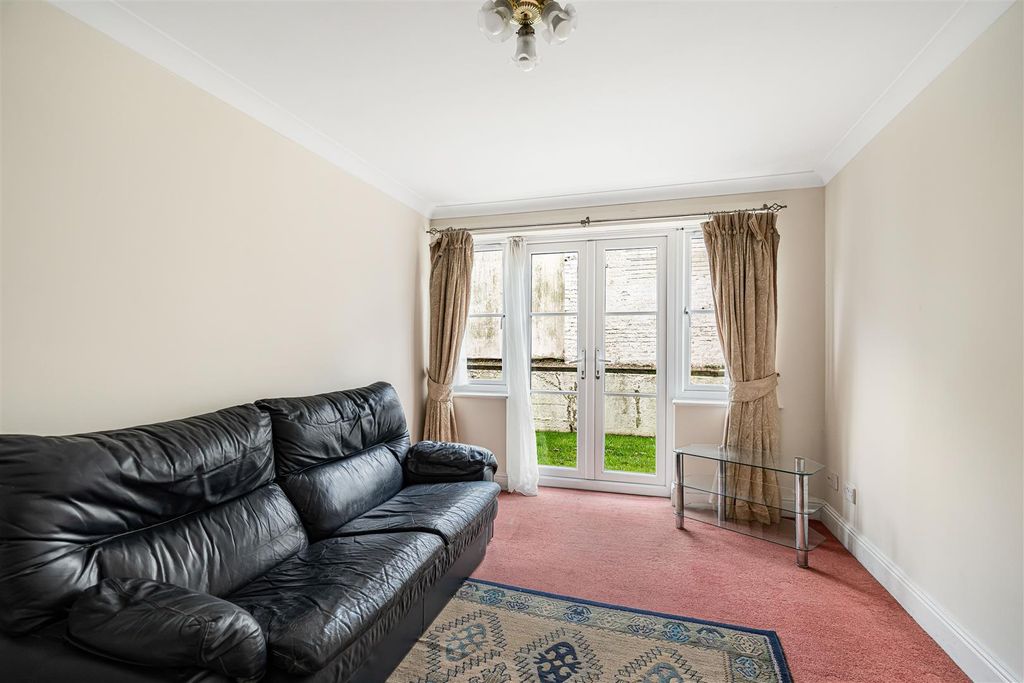 Additional image 2 of 2 bed flat for saleAlston Gardens, Maidenhead SL6