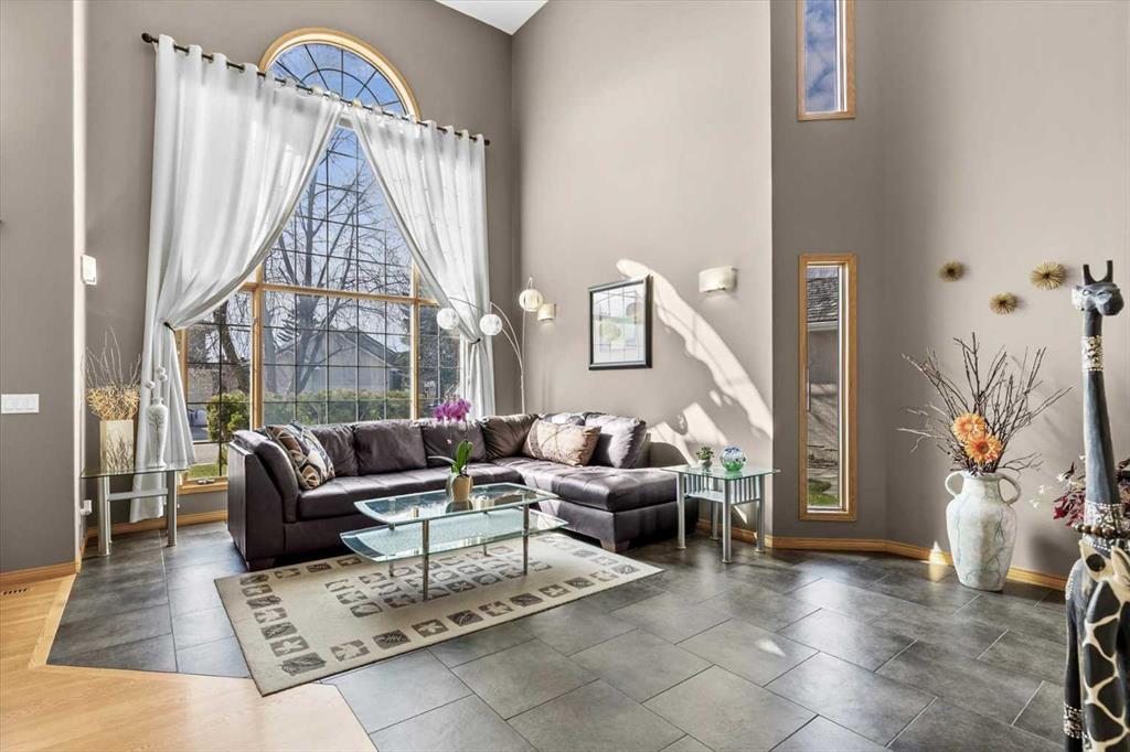 Additional image 6 of 123 Schiller Crescent NW, Calgary, AB, T3L 1W9