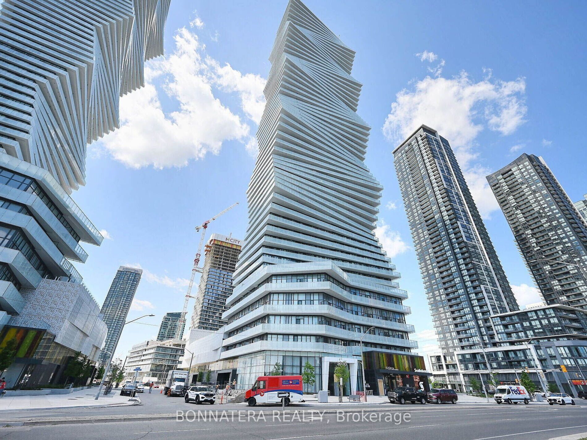 906-3900 Confederation Parkway, Mississauga, ON, L5B 0L4