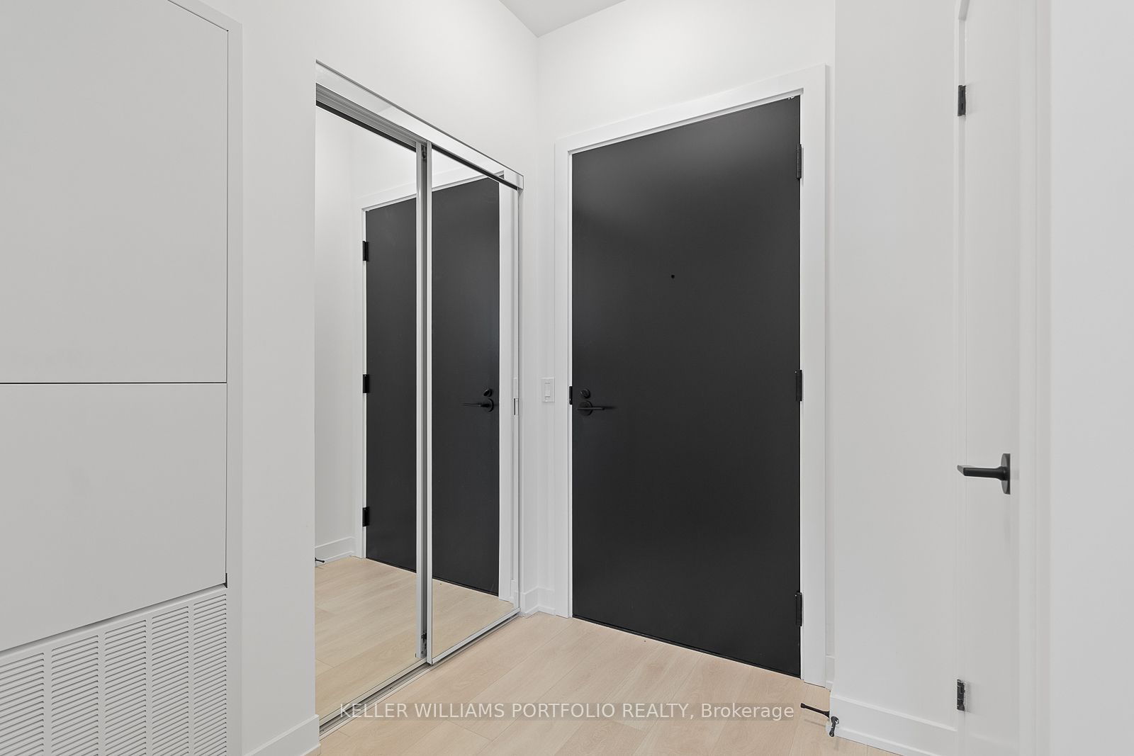 Additional image 3 of 2201-127 Broadway Avenue, Toronto, ON, M4P 1V4