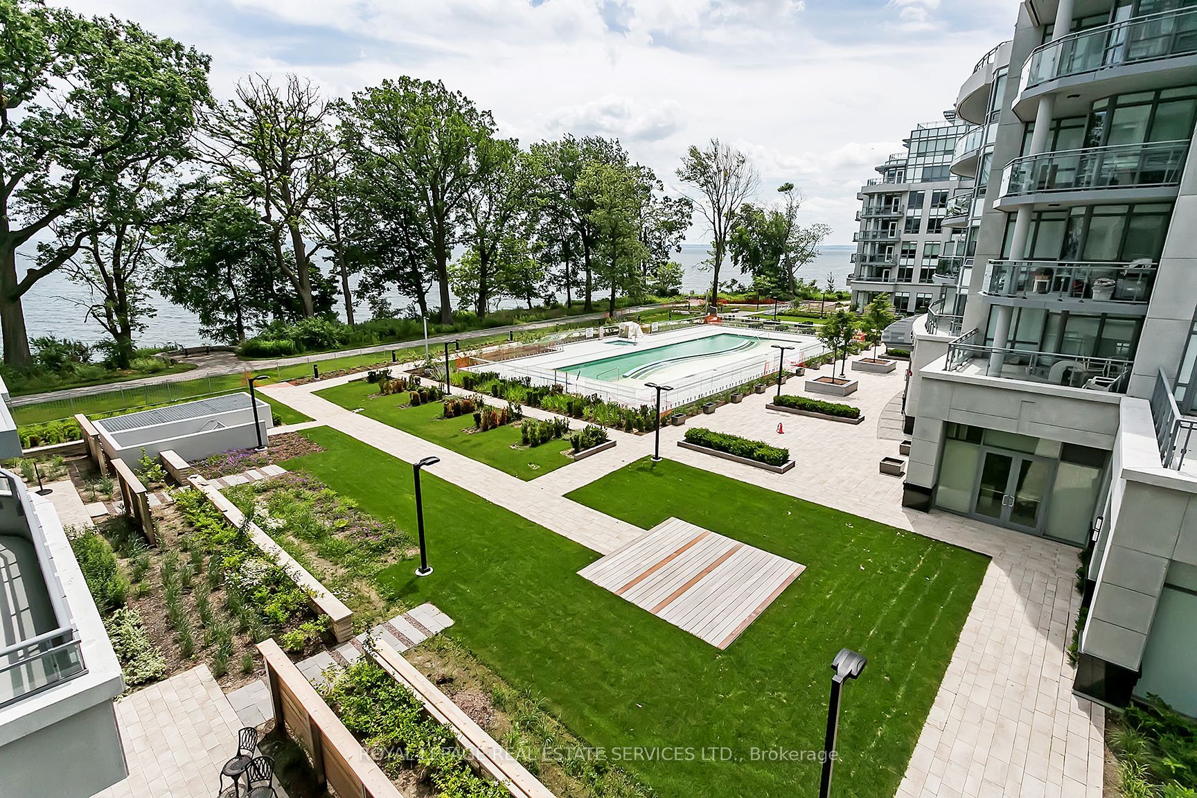 327-3500 Lakeshore Road W, Oakville, ON, L6L 0B4