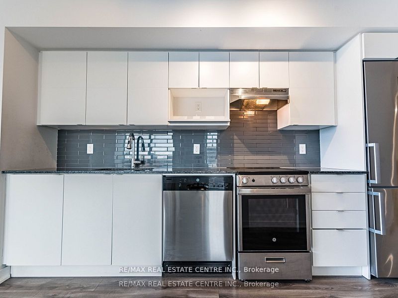 Additional image 3 of 605-120 Varna Drive, Toronto, ON, M6A 0B3