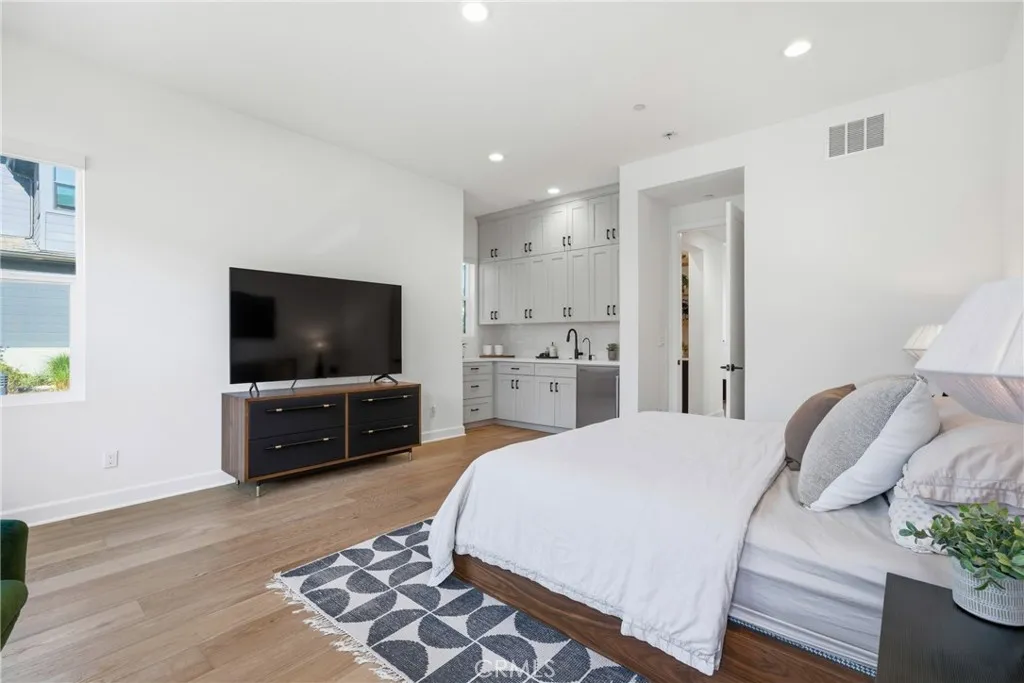 Additional image 88 of 124 Chant, Irvine, CA 92618