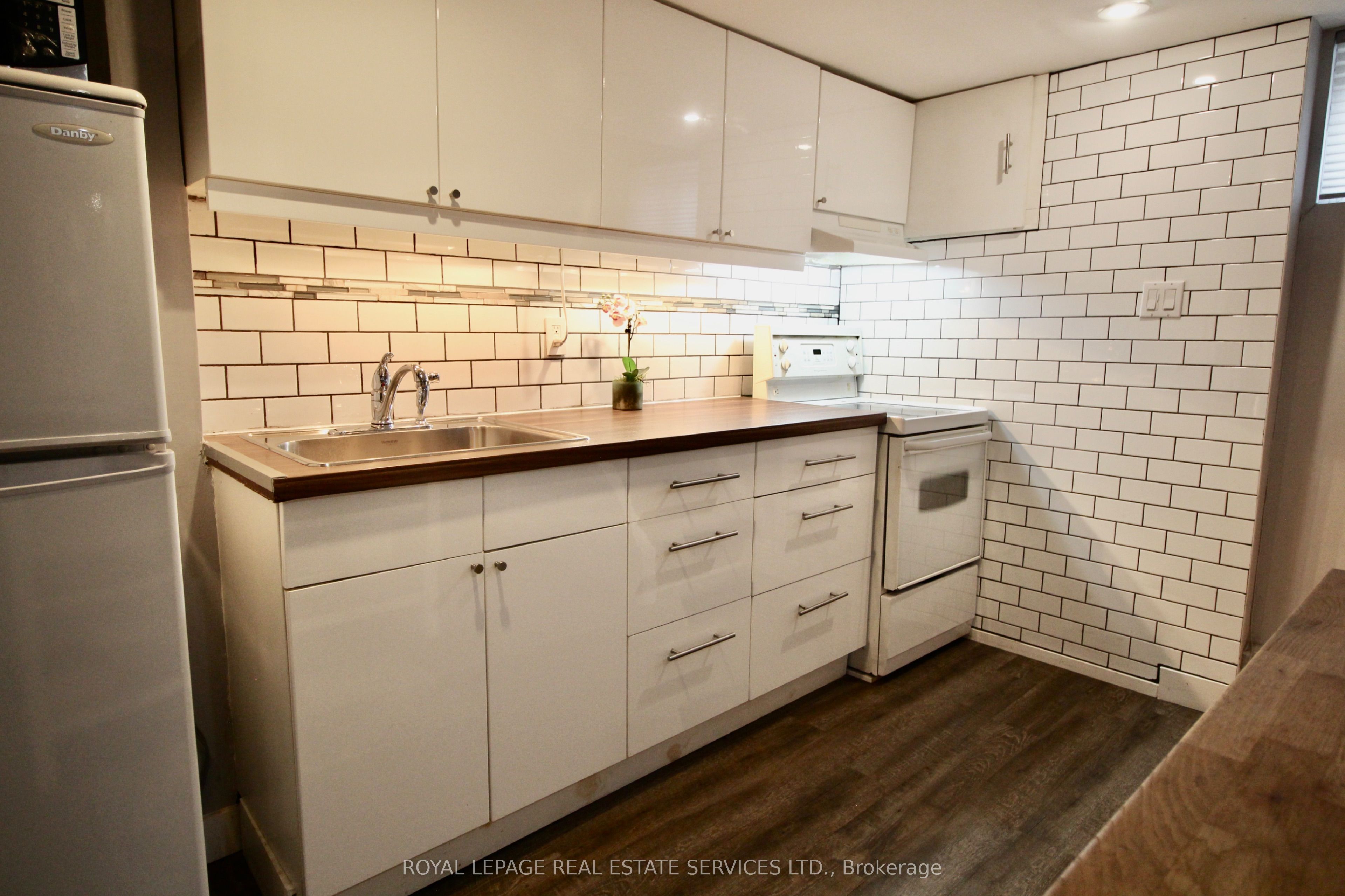 Additional image 5 of Lower-170 Fairview Avenue, Toronto, ON, M6P 3A5