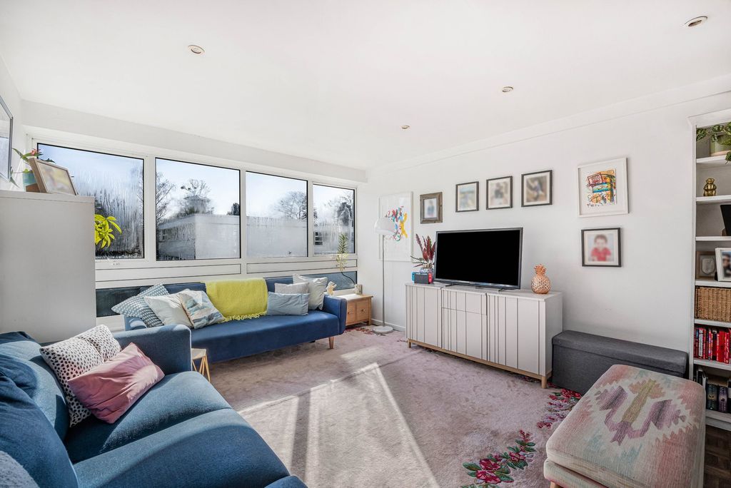 Additional image 3 of 3 bed flat for salePark Place, Cheltenham GL50