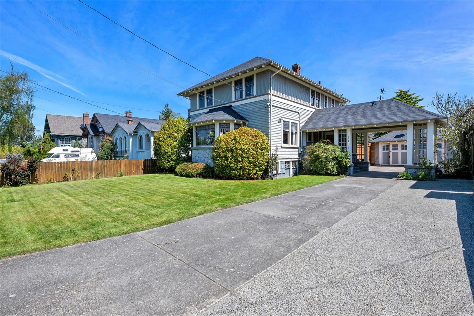 3107 Quadra Street, Victoria, BC, V8X 1E9 photo 2