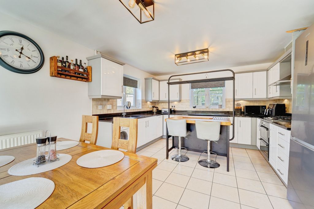 Additional image 3 of 5 bed detached house for saleMaskell Drive, Bedford MK41