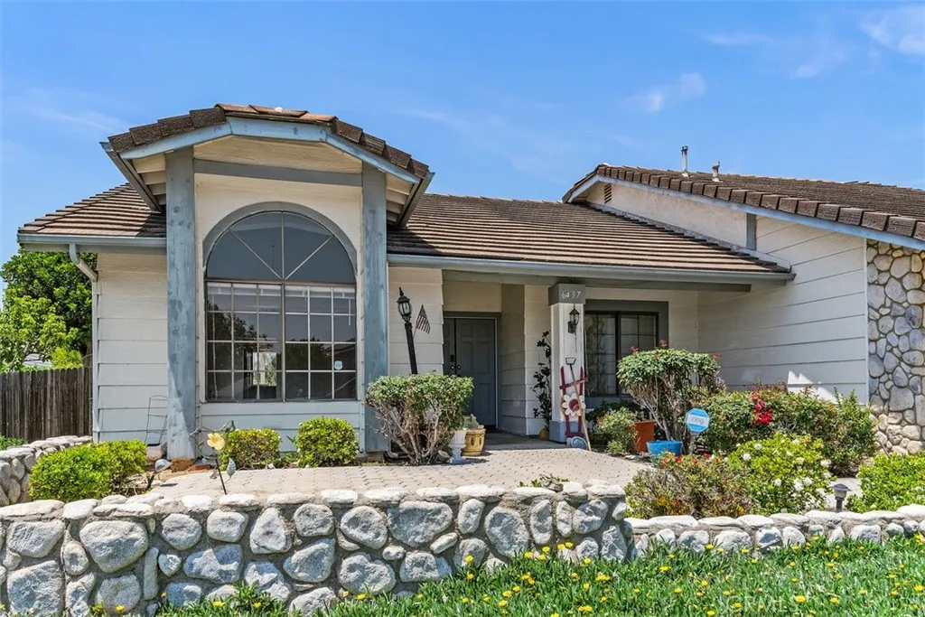 6437 Jaguar Dr, Riverside, CA 92506 photo 2