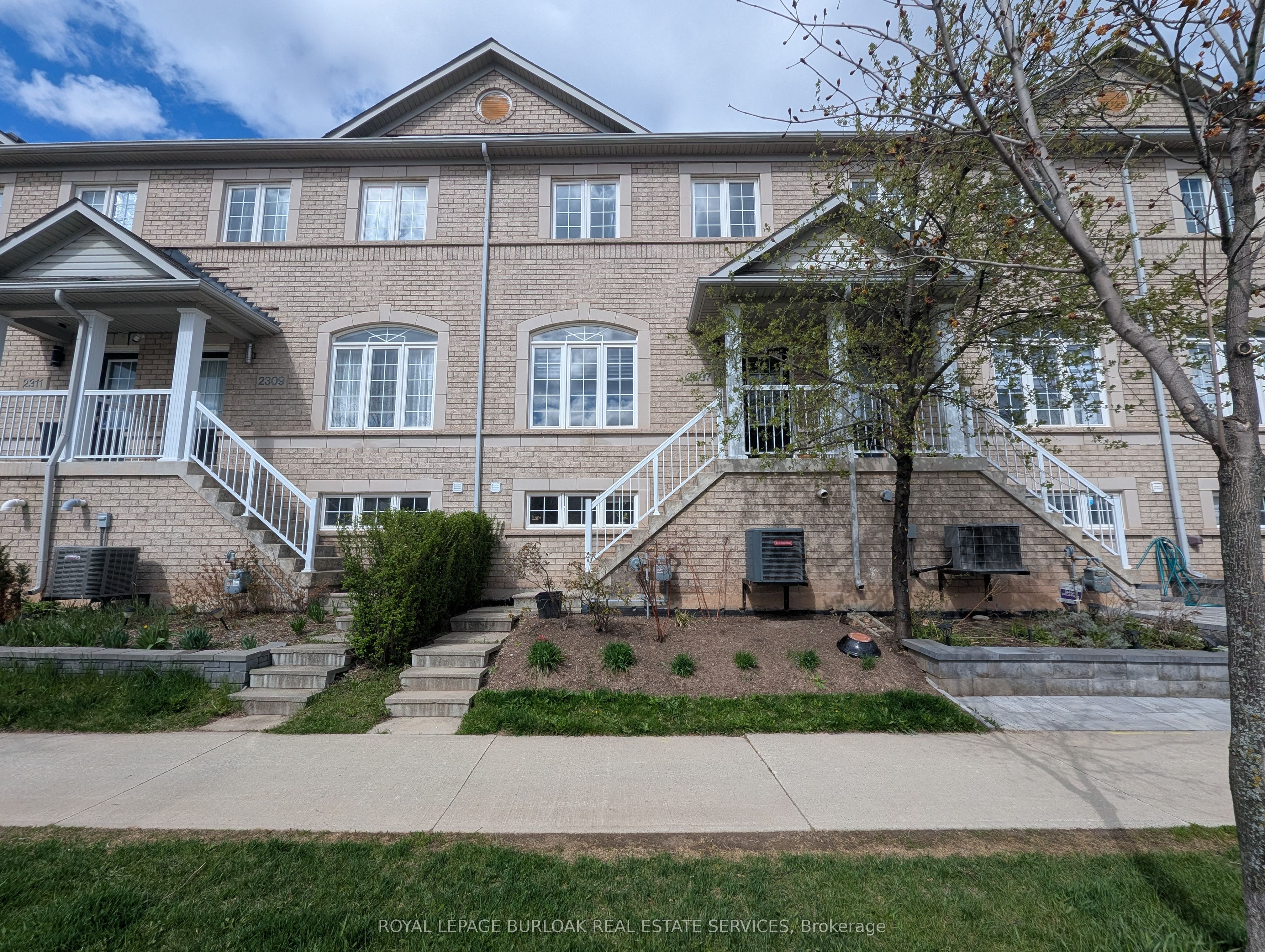 2307 Sutton Drive, Burlington, ON, L7L 6Z3