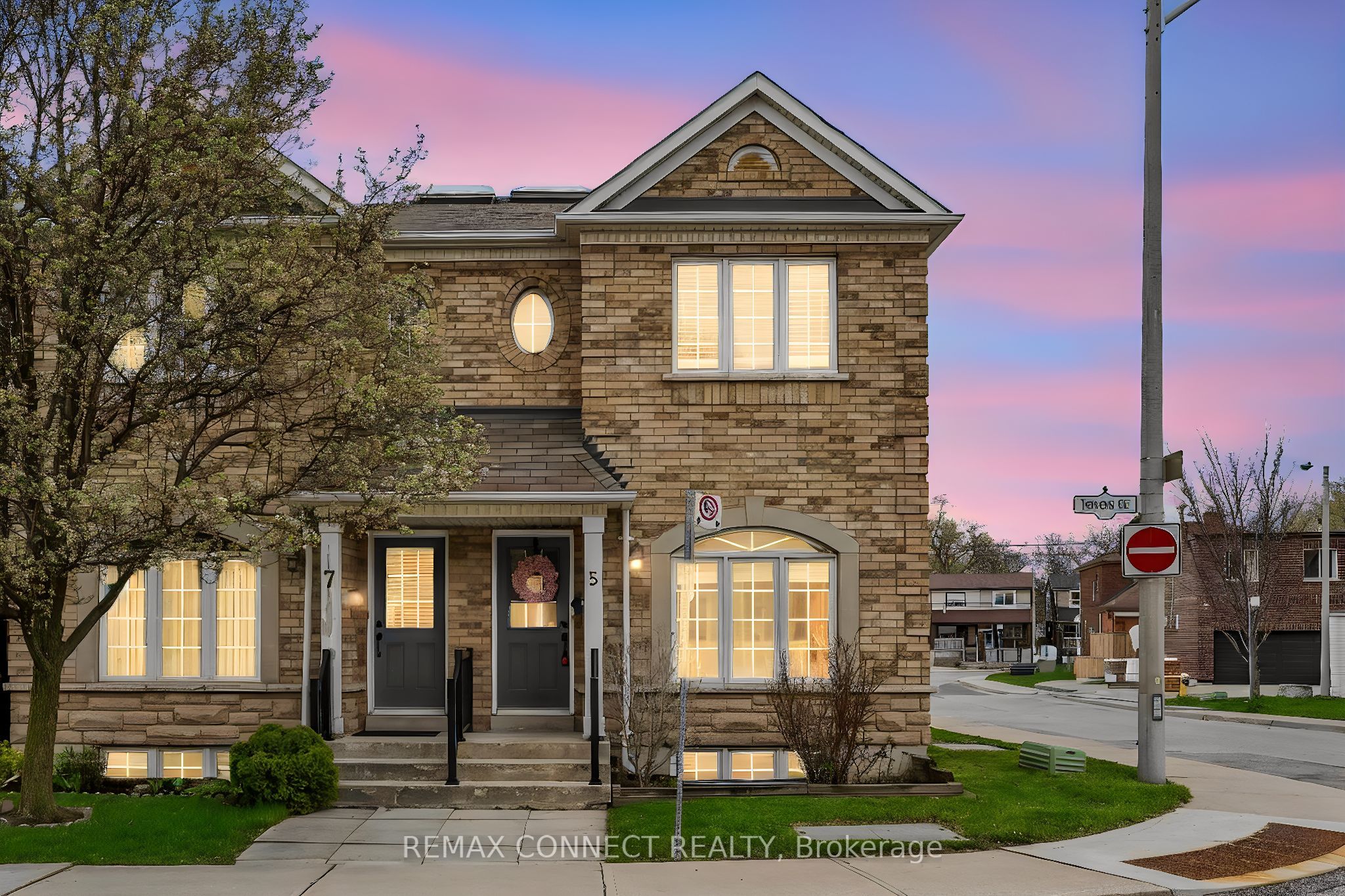 5 Terceira Circle, Toronto, ON, M6N 5J3