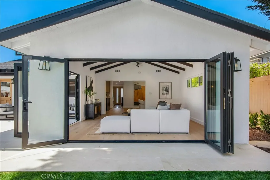 Additional image 17 of 305 Robinhood Ln, Costa Mesa, CA 92627