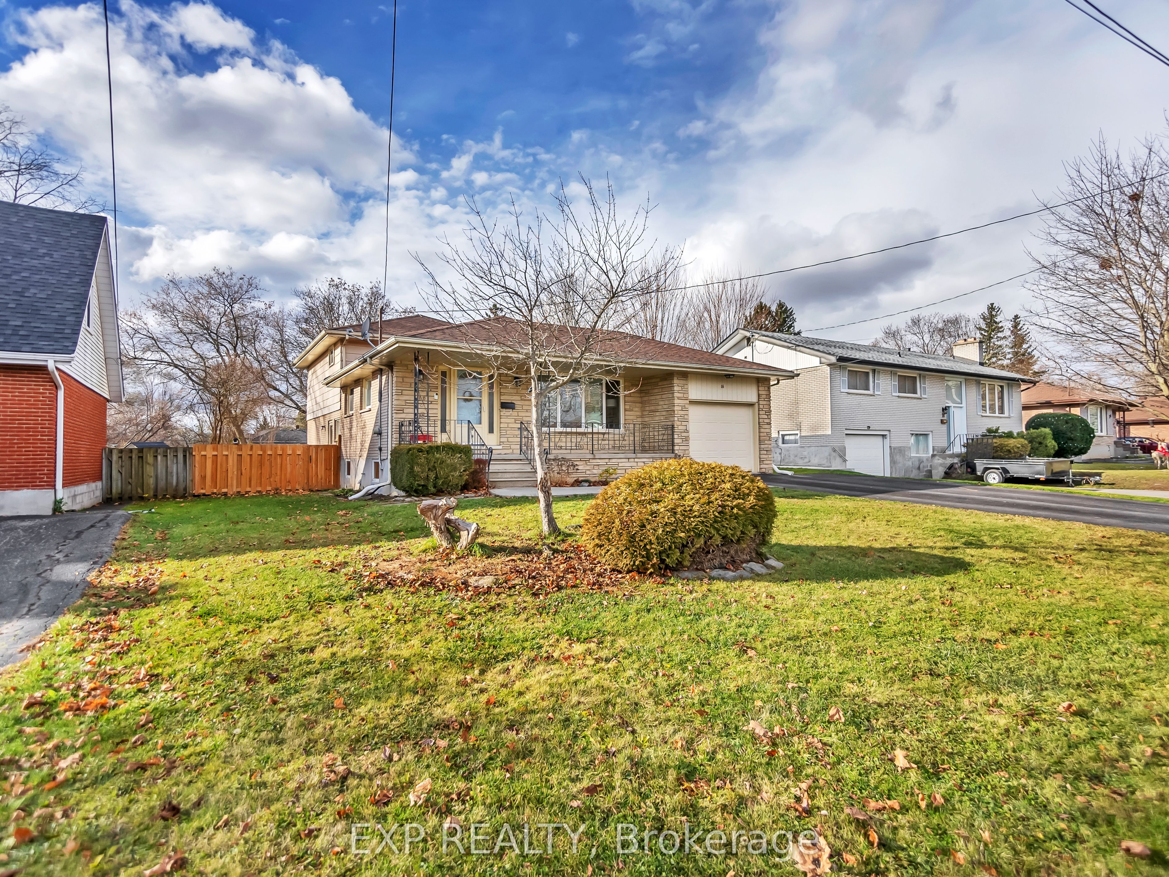 16 Applewood Drive, Belleville, ON, K8P 4E2 photo 2