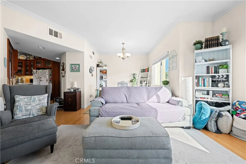Additional image 4 of 626 E Orange Grove Avenue Unit 301, Burbank, CA 91501