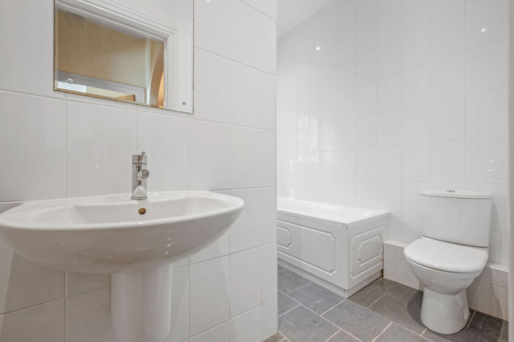 Additional image 11 of 2 bed flat for saleShipston Road, Stratford-Upon-Avon CV37