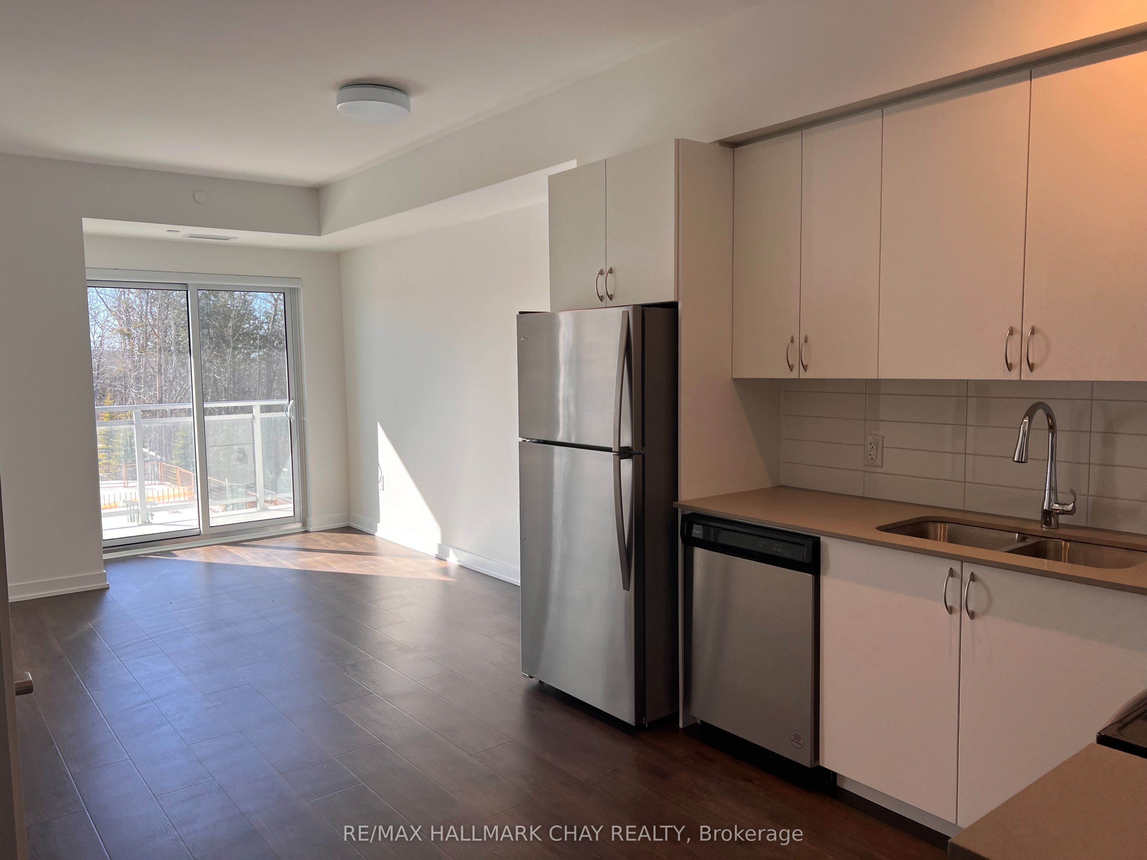 202-56 Lakeside Terrace, Barrie, ON, L4M 0L4 photo 4