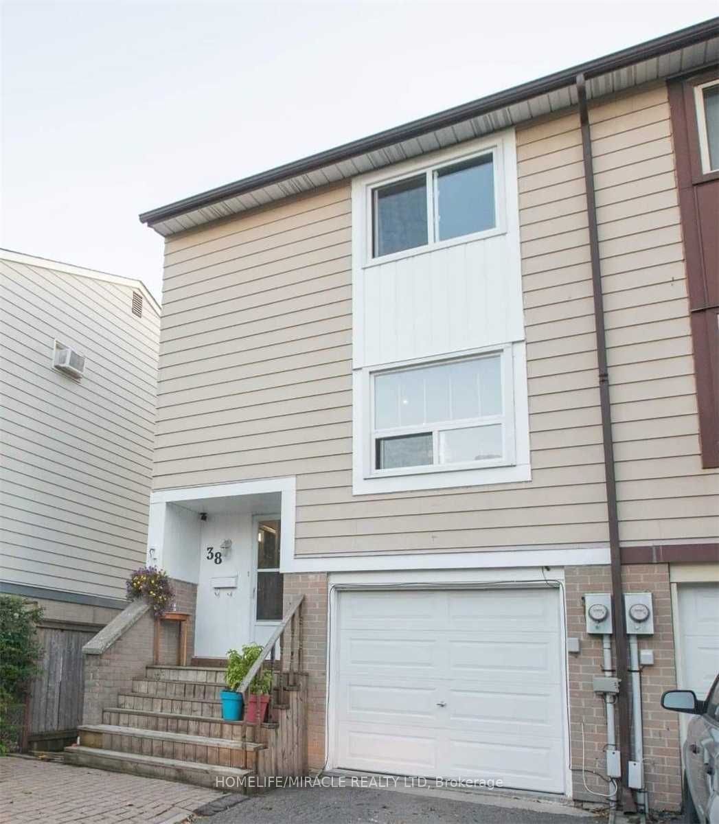 38 Hoskins Square, Brampton, ON, L6S 2N6