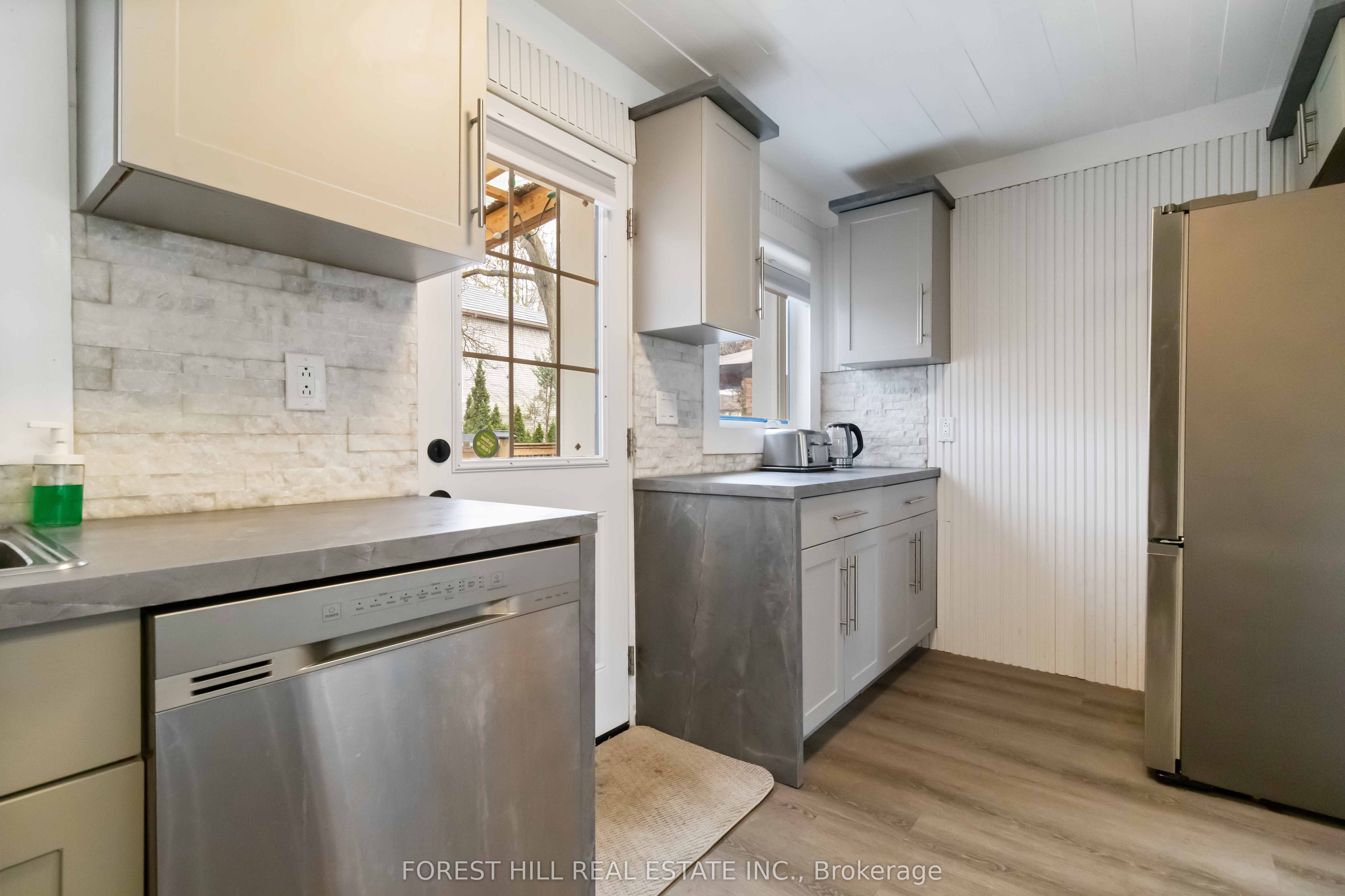 Additional image 3 of 310 Senlac Road, Toronto, ON, M2R 1R1
