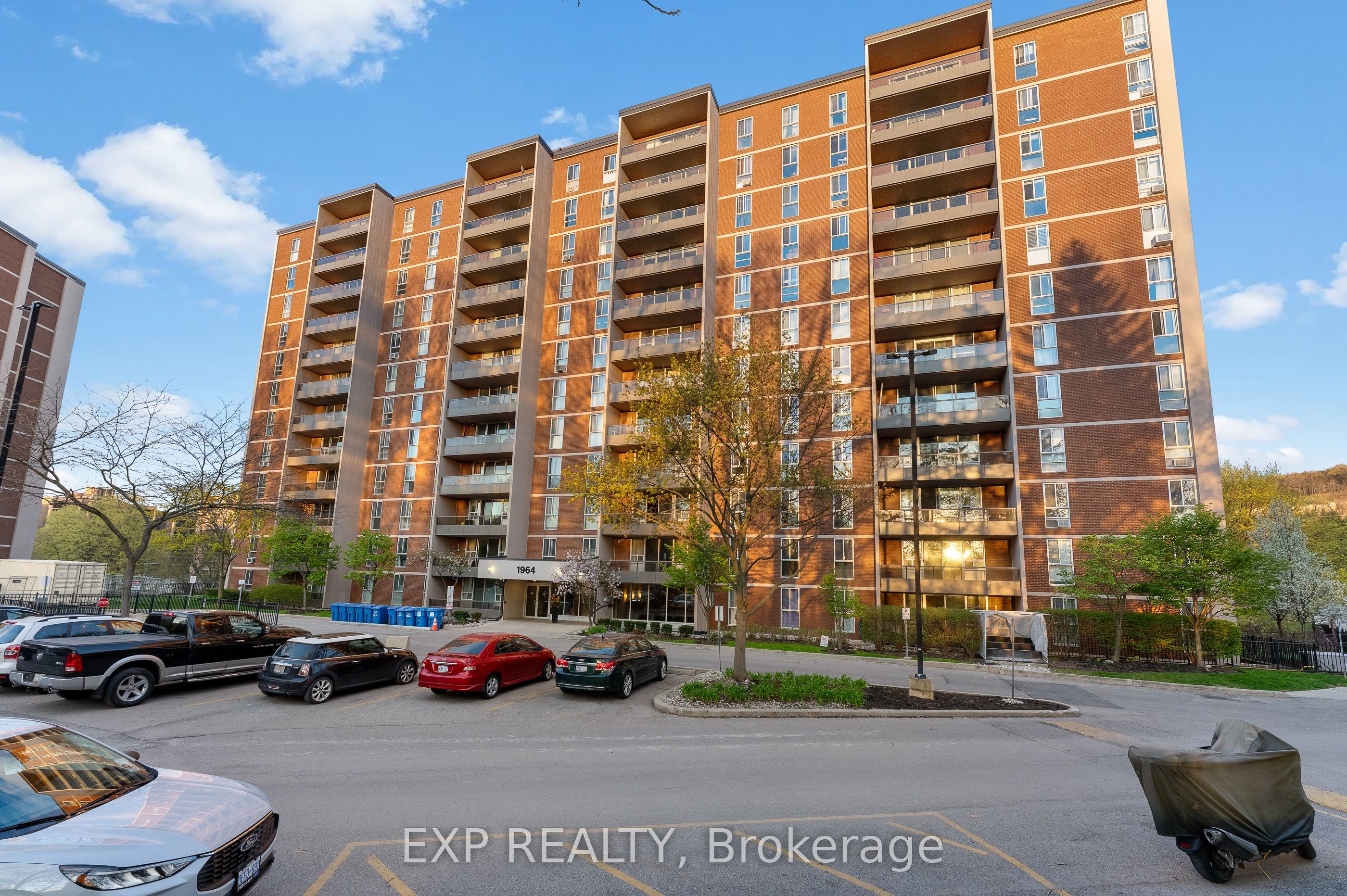 901-1964 Main Street W, Hamilton, ON, L8S 1J5
