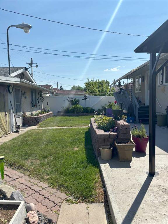 Additional image 2 of 4924 40 Avenue NW, Calgary, AB, T3A 2P1