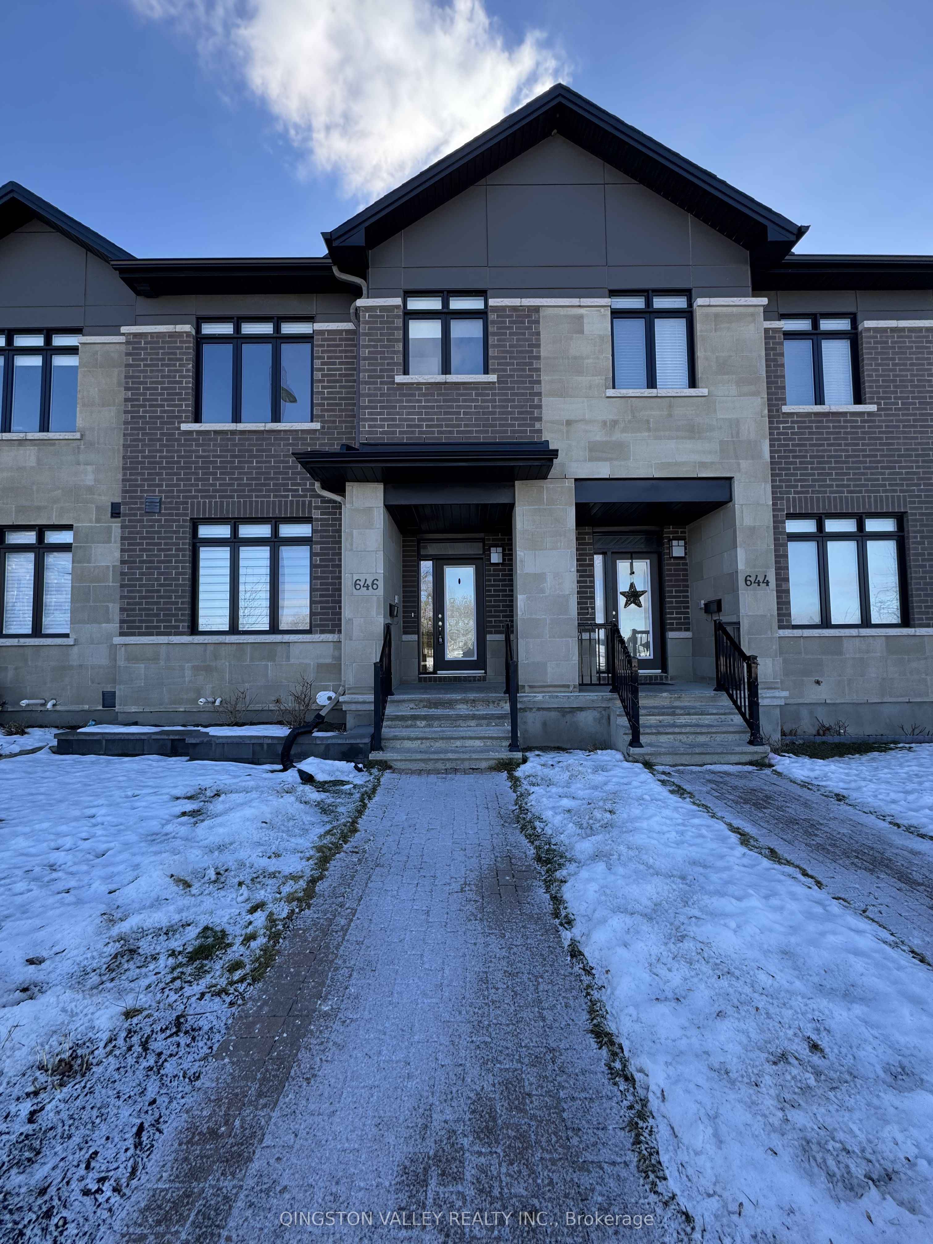 646 Mikinak Road, Ottawa, ON, K1K 2G8