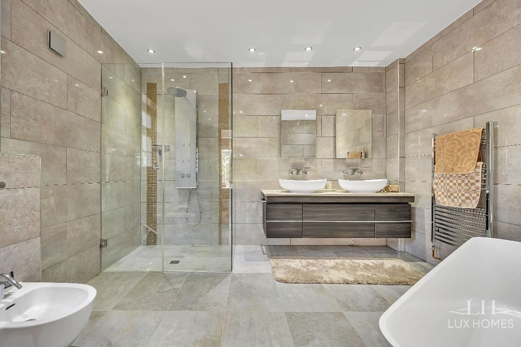 Additional image 37 of 7 bed detached house for saleParkstone Avenue, Emerson Park RM11