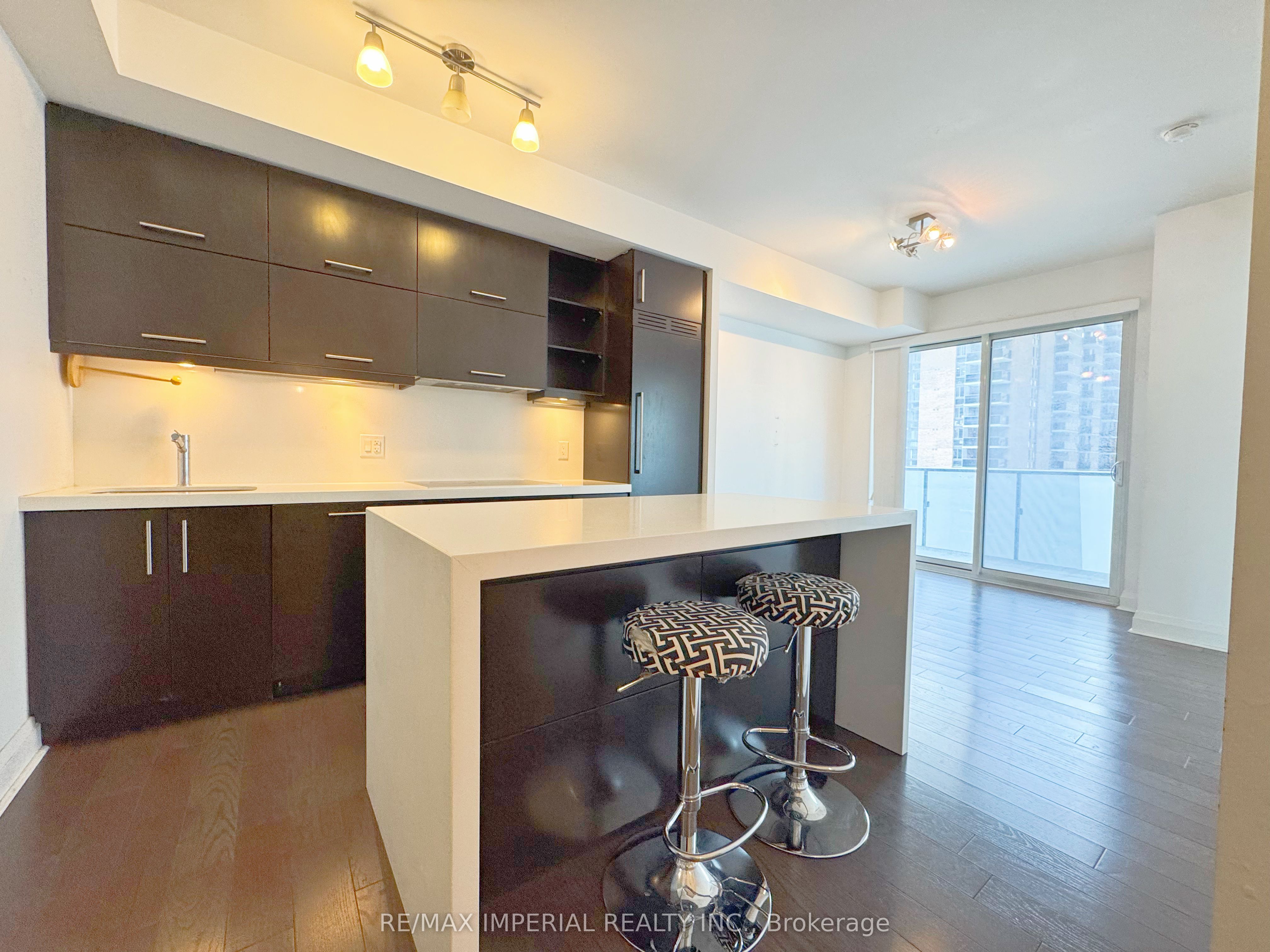 Additional image 4 of 909-1080 Bay Street, Toronto, ON, M5S 0A5