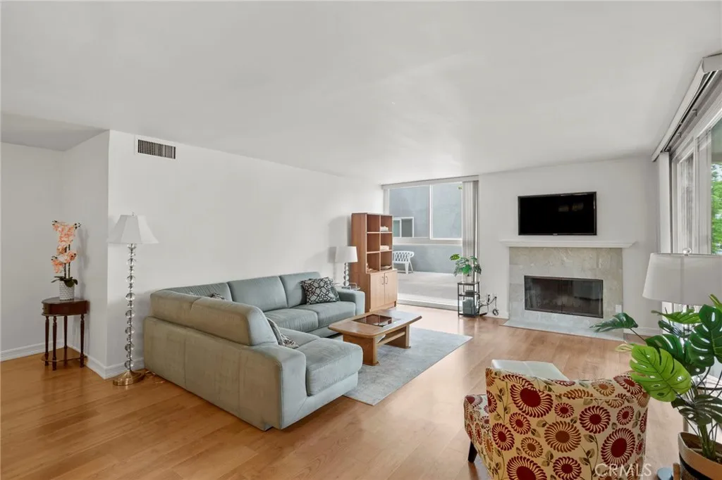 4915 Tyrone Avenue Unit 136, Sherman Oaks, CA 91423 photo 4