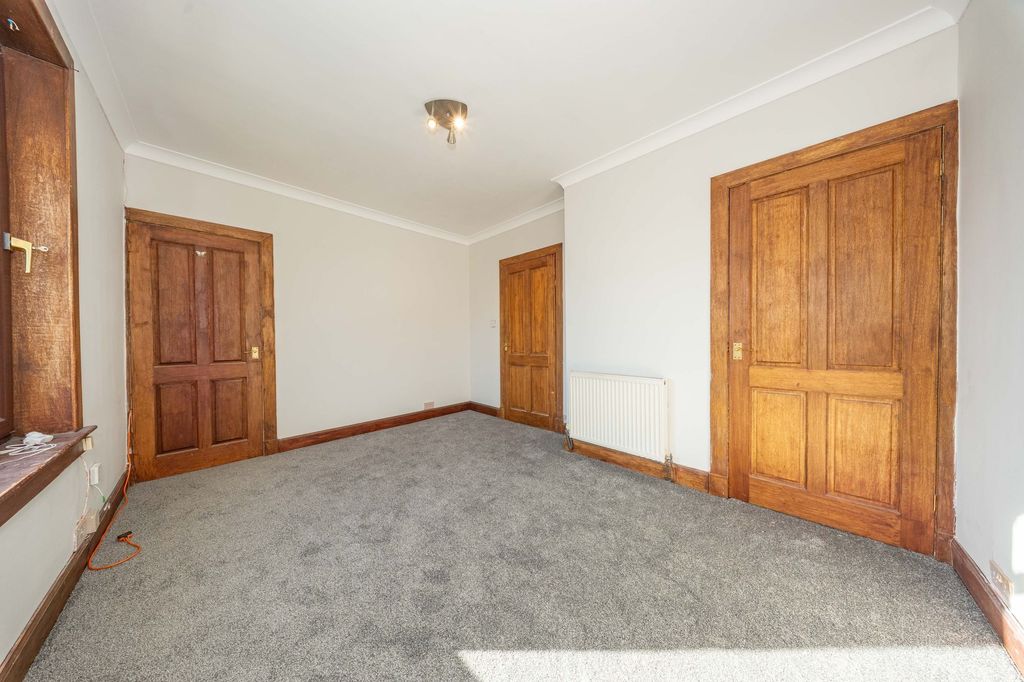 3 bed flat for saleParkhead Crescent, West Calder EH55 photo 4