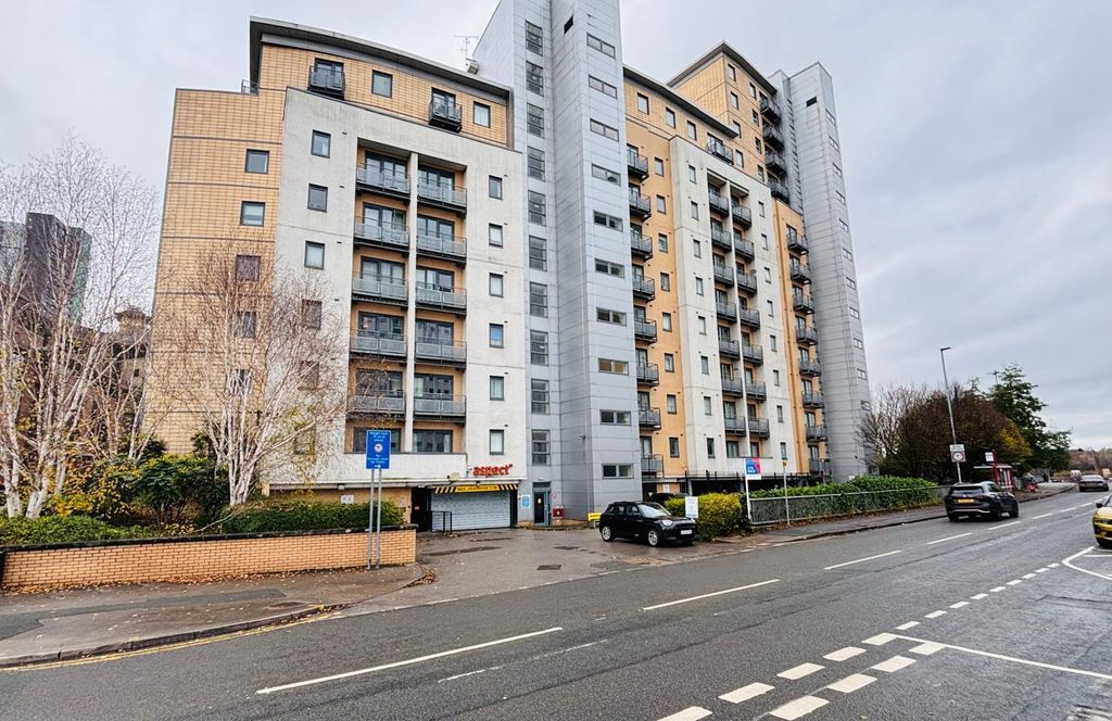 2 bed flat for saleElmwood Lane, Leeds LS2