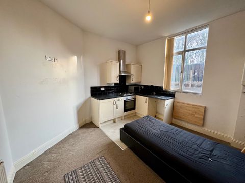 Pershore Road South, Birmingham B30, Studio to rent
