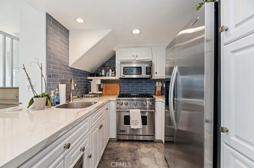 Additional image 20 of 58 Beach Dr, Newport Beach, CA 92663
