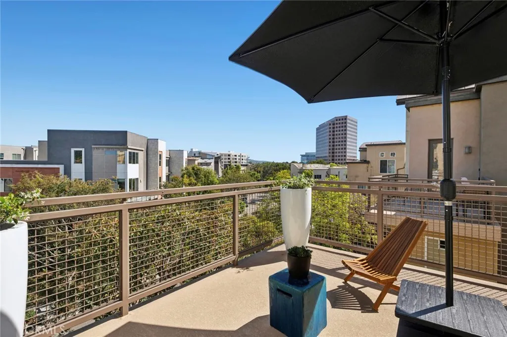 555 Rockefeller, Irvine, CA 92612 photo 2