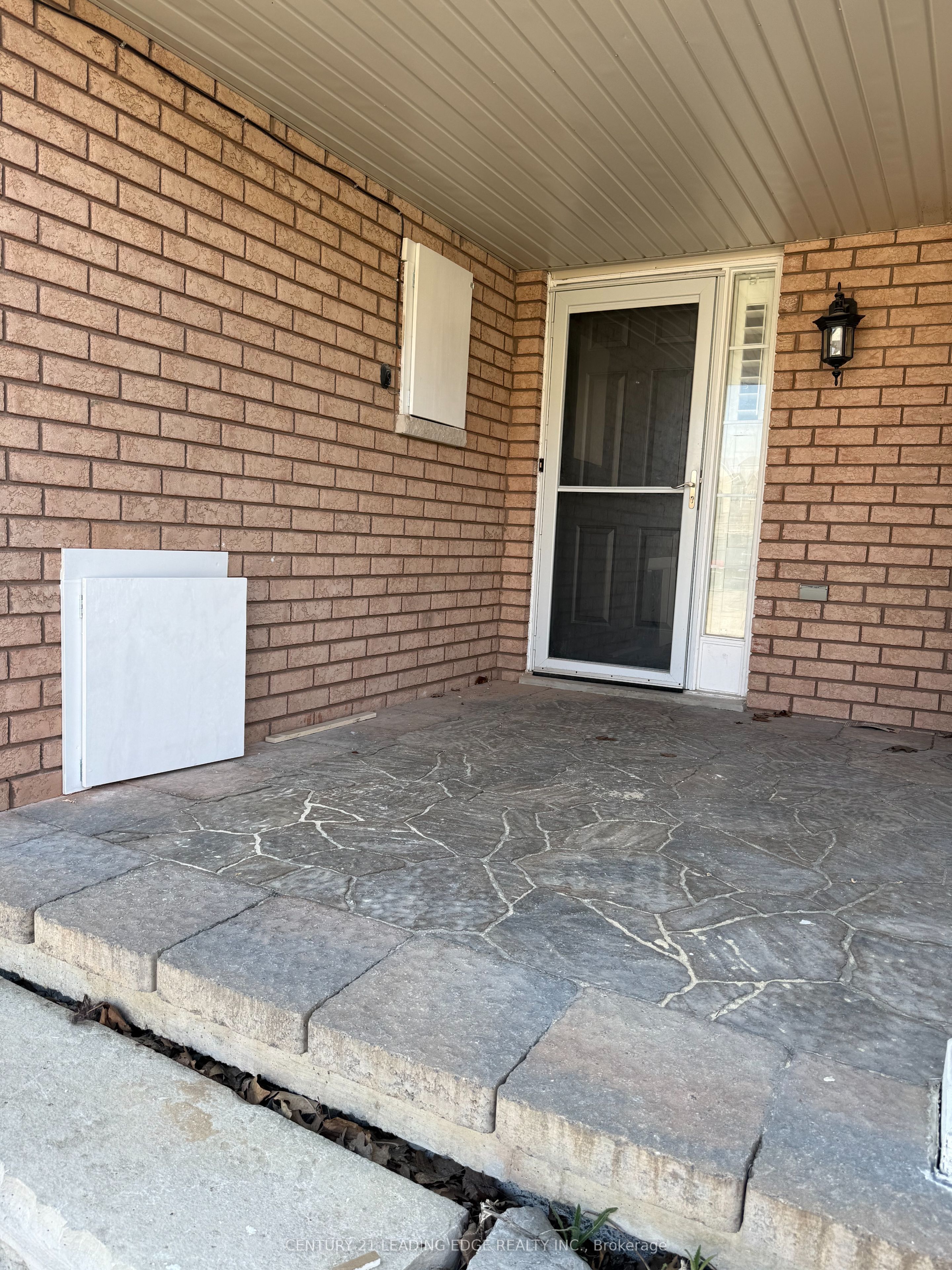 Additional image 2 of 123 Kirkland Place, Whitby, ON, L1P 1W8