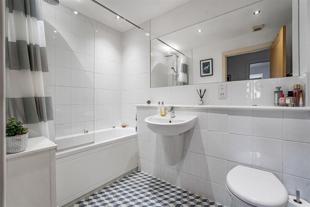 Additional image 13 of 2 bed flat for saleAshgrove Court, Bath Road, Maidenhead SL6