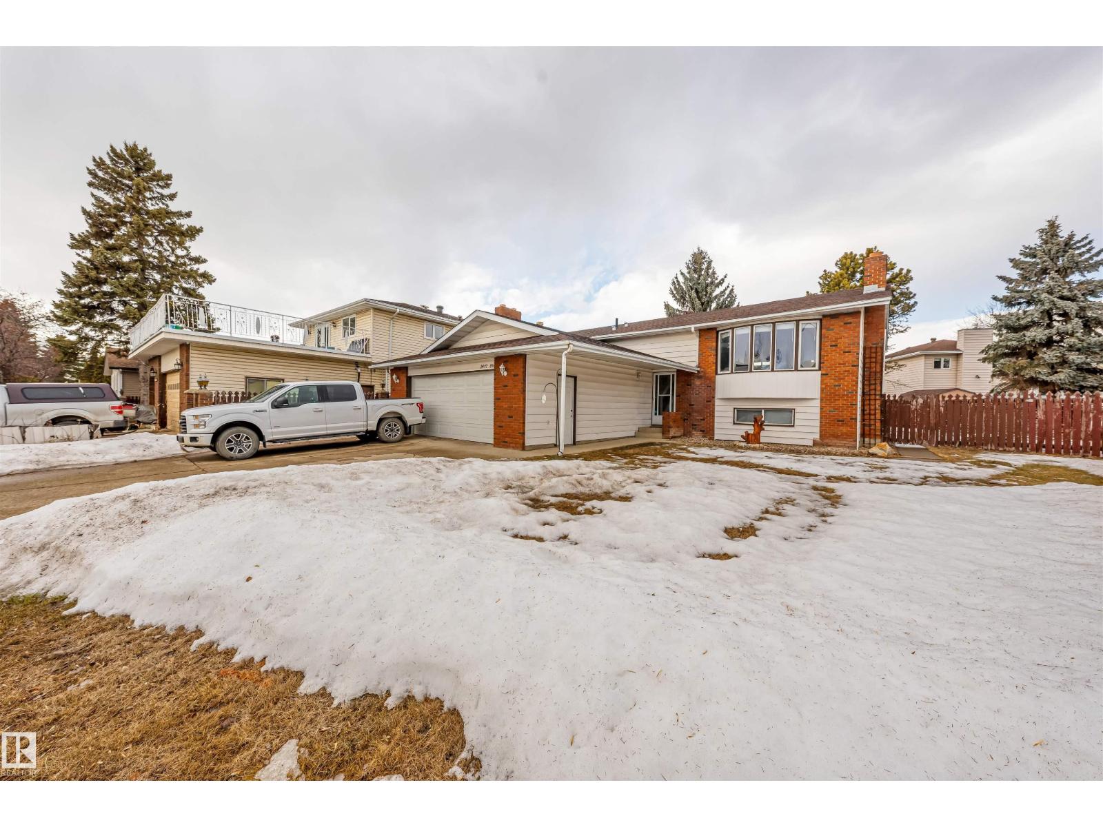 Additional image 3 of 2437 89 Street NW, Edmonton, AB, T6K2Y8