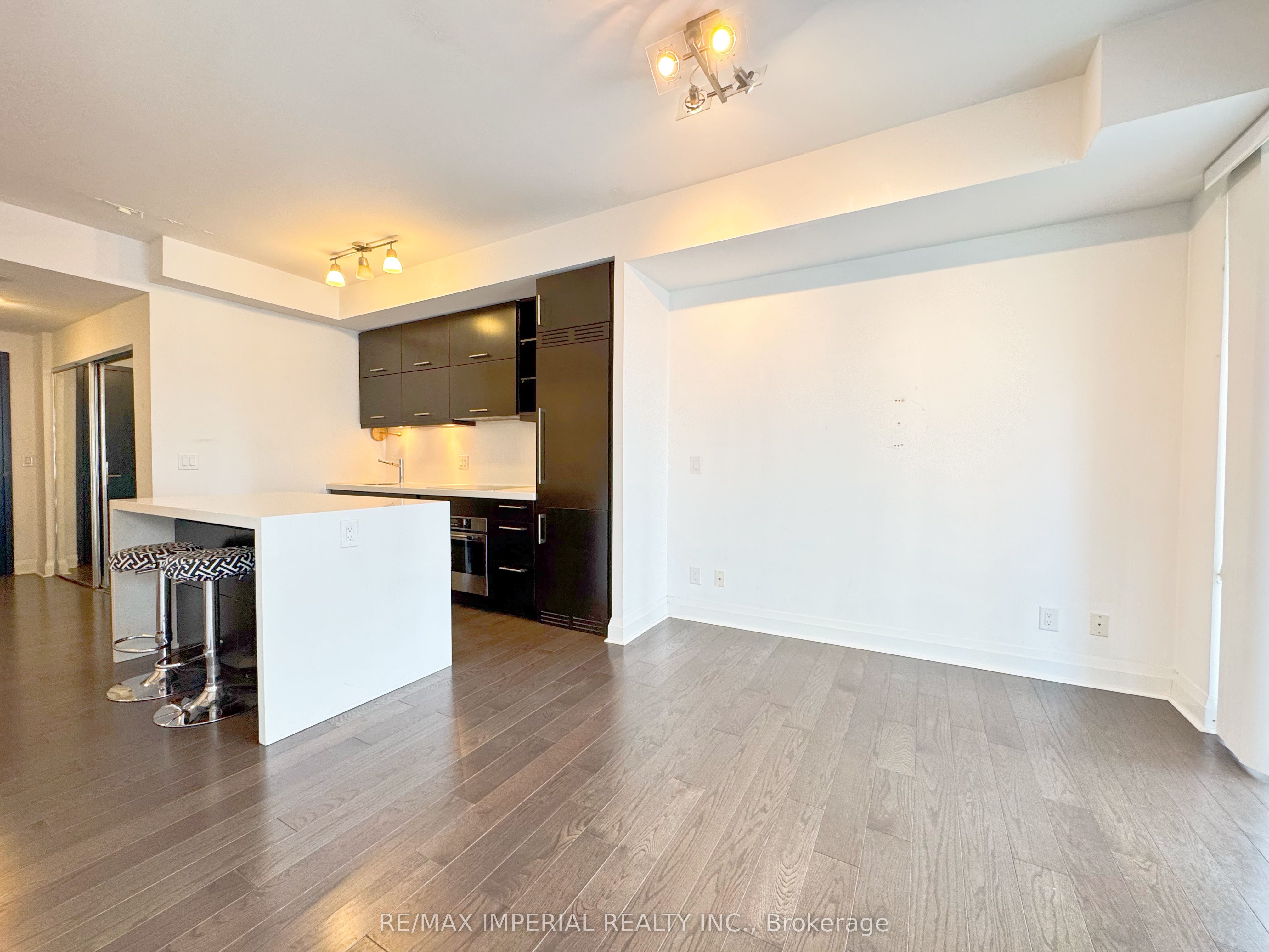 Additional image 5 of 909-1080 Bay Street, Toronto, ON, M5S 0A5