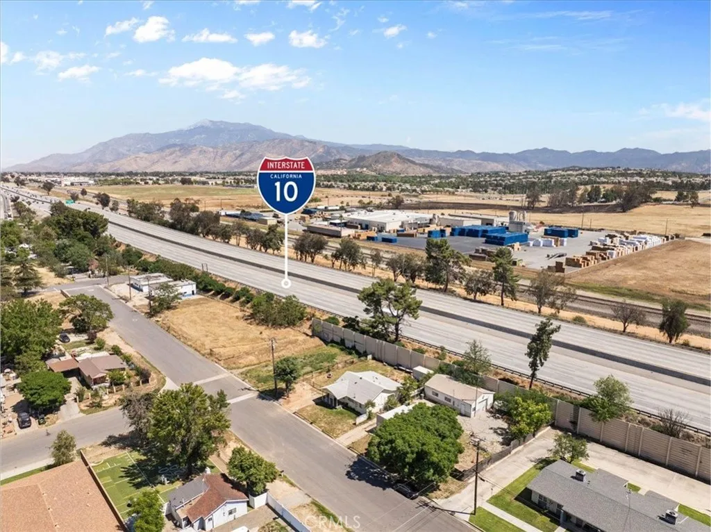 893 E 5th St, Beaumont, CA 92223