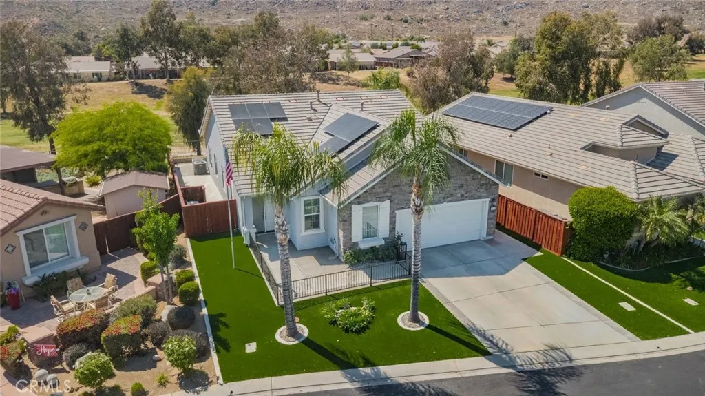 565 Pooley Dr, Hemet, CA 92545 photo 2