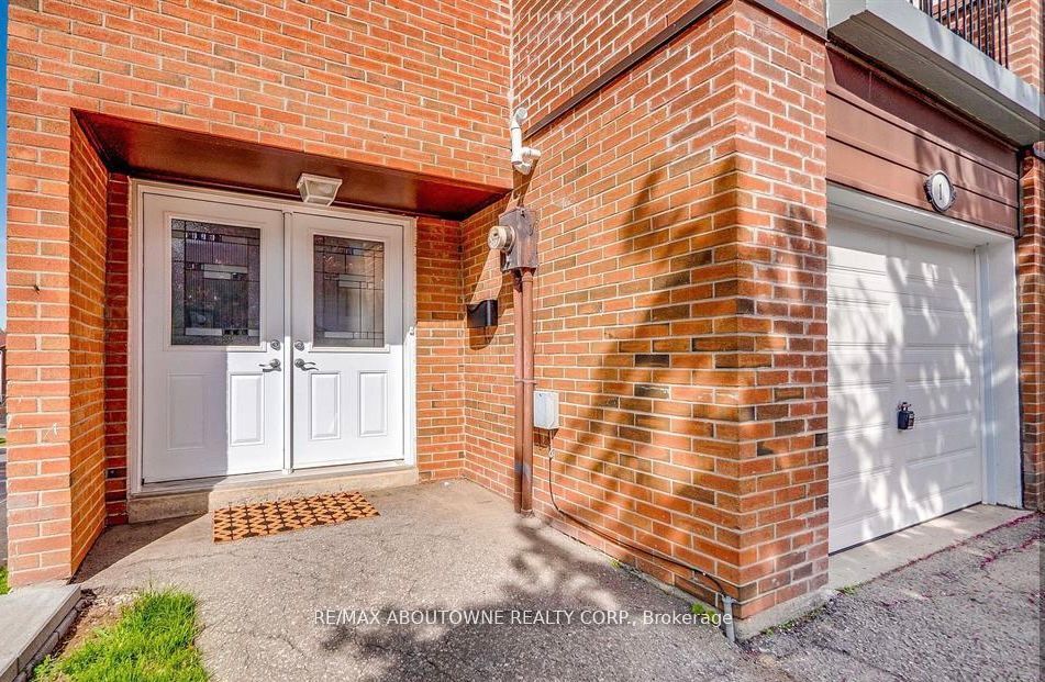 1-180 Mississauga Valley Boulevard, Mississauga, ON, L5A 3M2