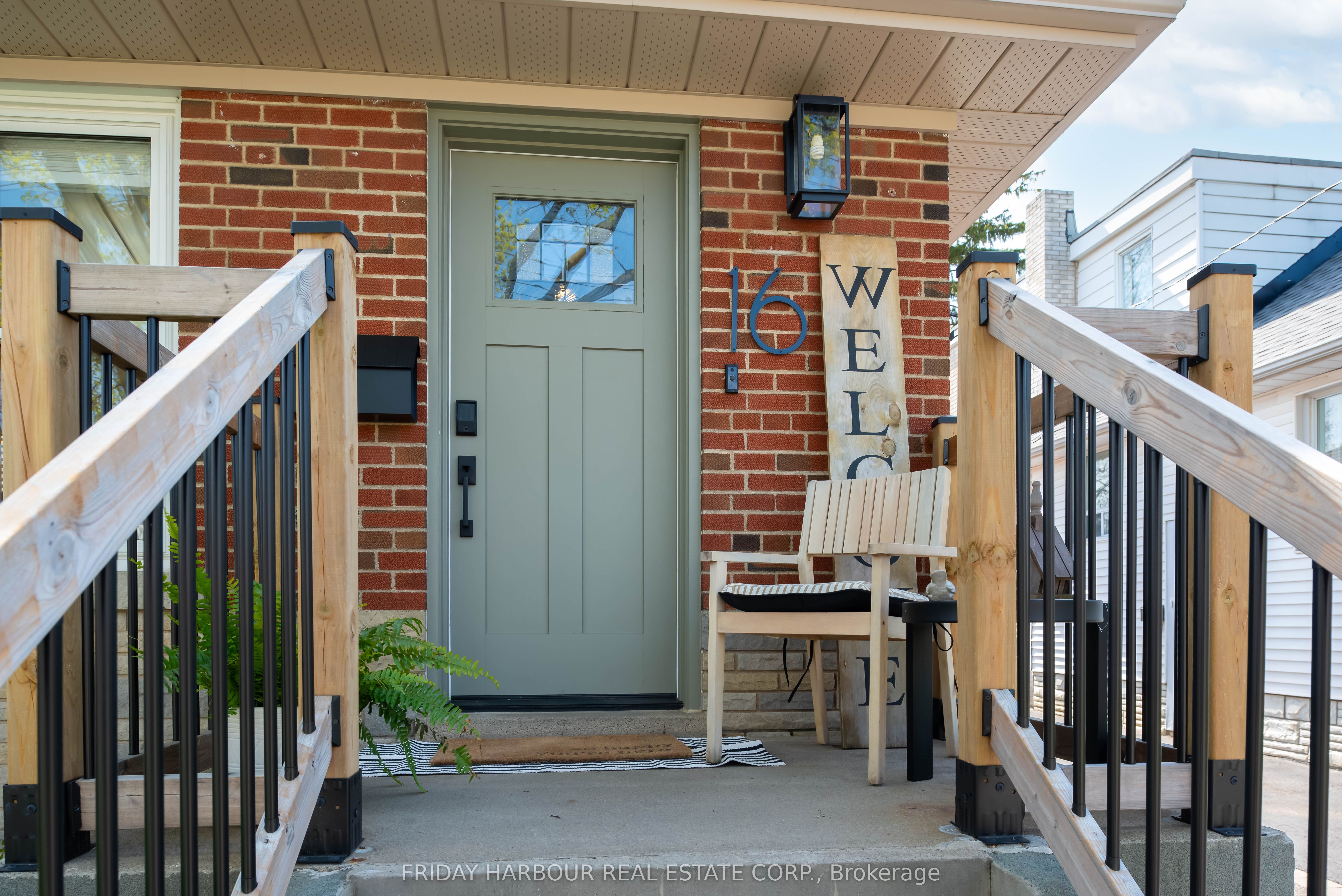 16 Robindale Avenue, Toronto, ON, M8W 4A9 photo 2