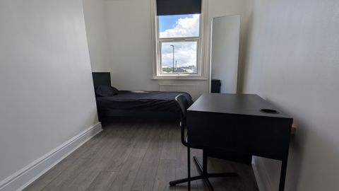 Gower Street, Sheffield S4, Room to rent