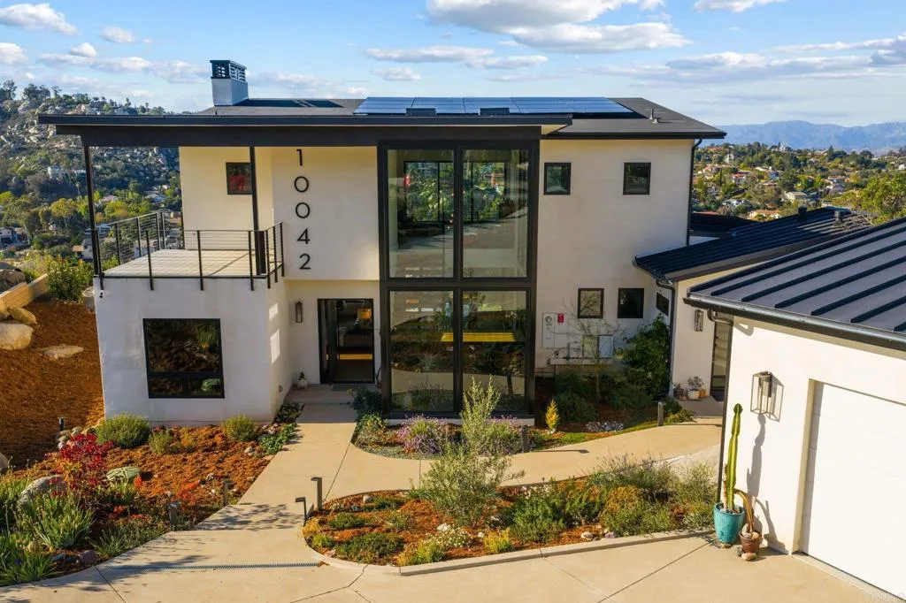 Additional image 2 of 10042 Tall Oak Dr, Escondido, CA 92026