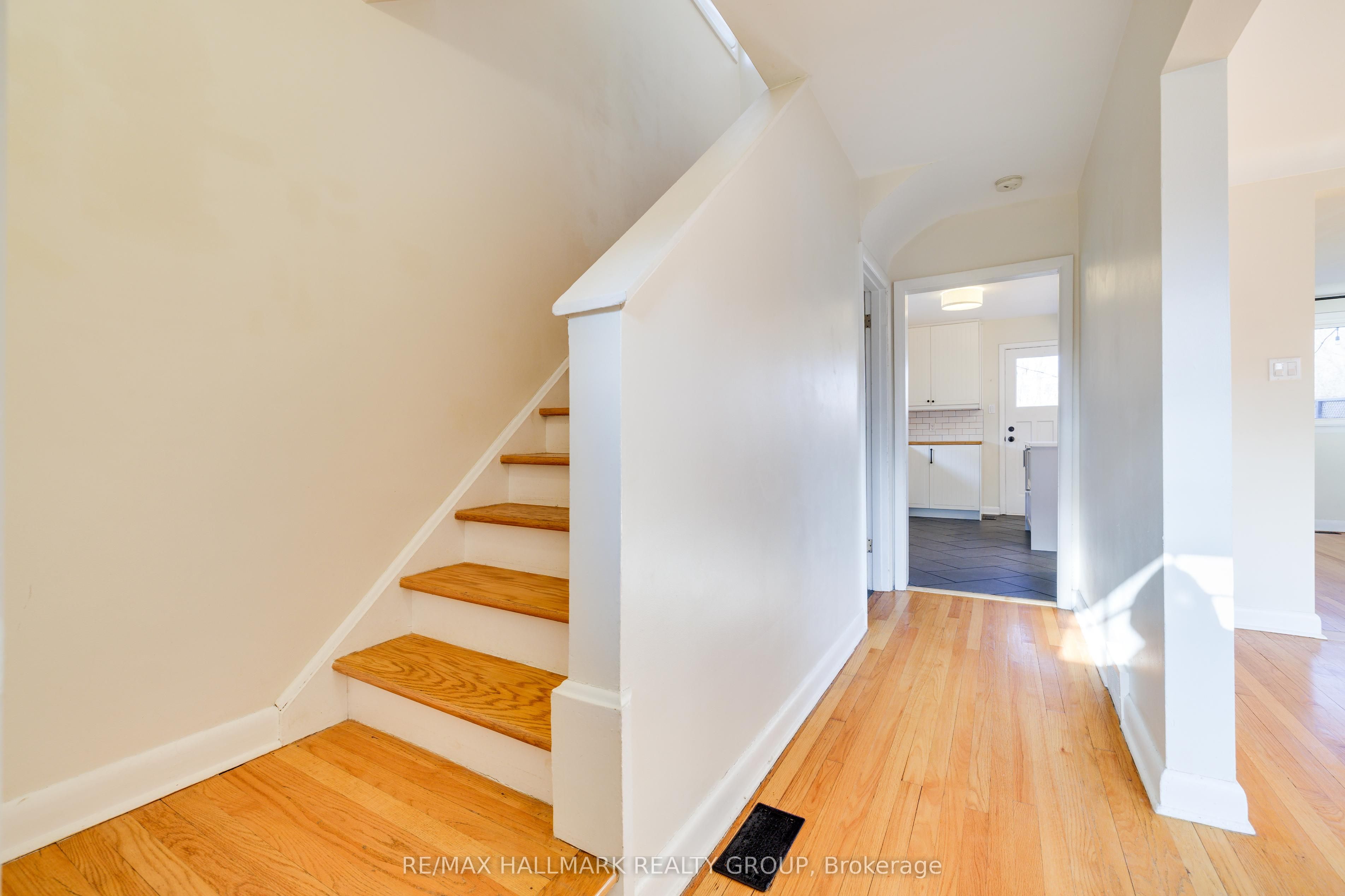 Additional image 2 of 1213 Emperor Avenue, Ottawa, ON, K1Z 8C3