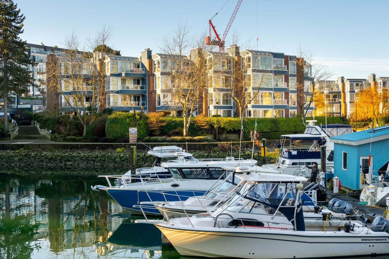 302-1502 Island Park Walk, Vancouver, BC, V6H 3Z8
