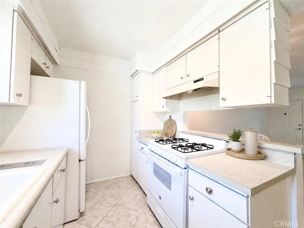Additional image 6 of 6041 Fountain Park Lane Unit 11, Woodland Hills, CA 91367