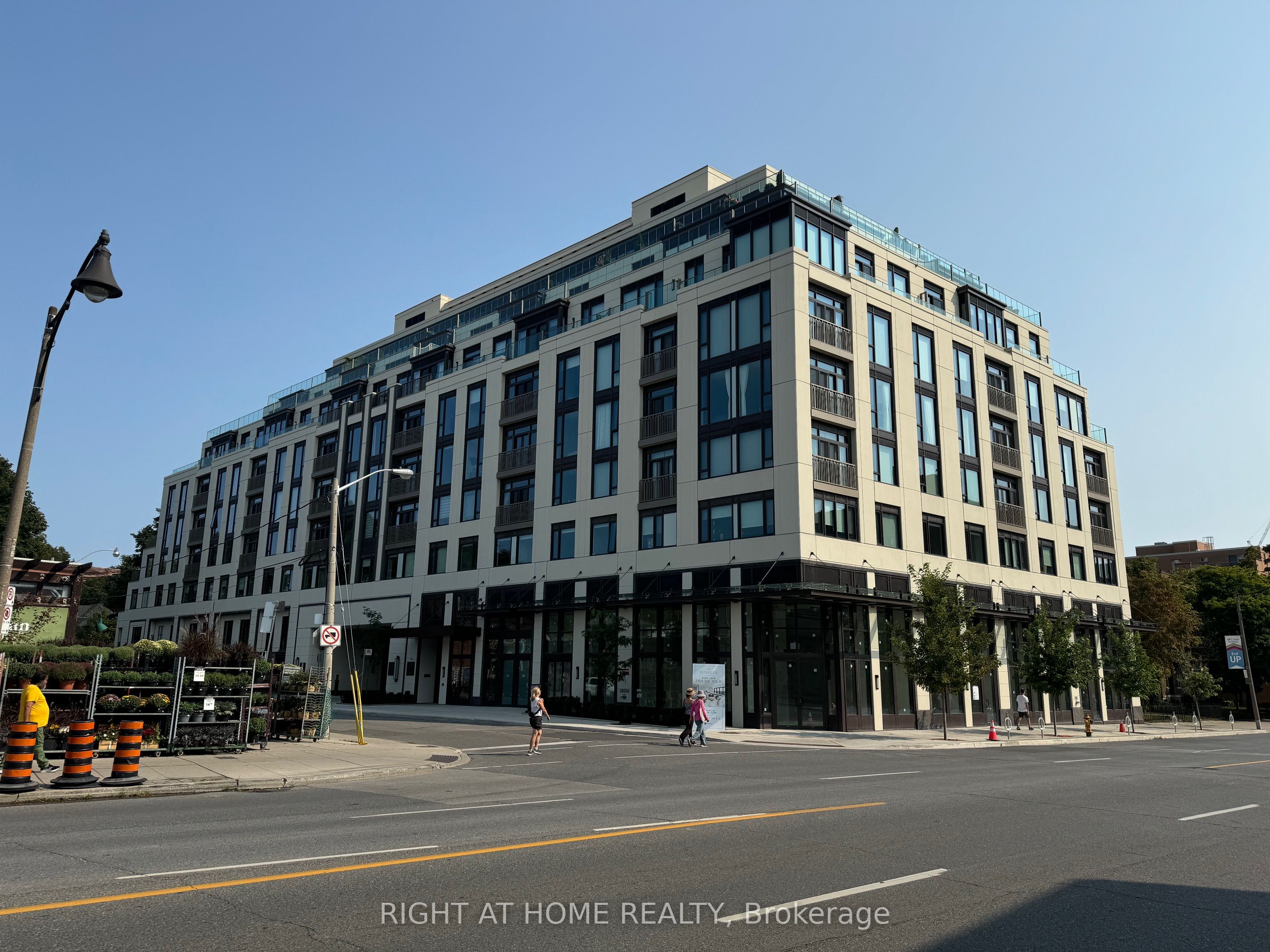 322-3 Strathgowan Avenue, Toronto, ON, M4N 1B8