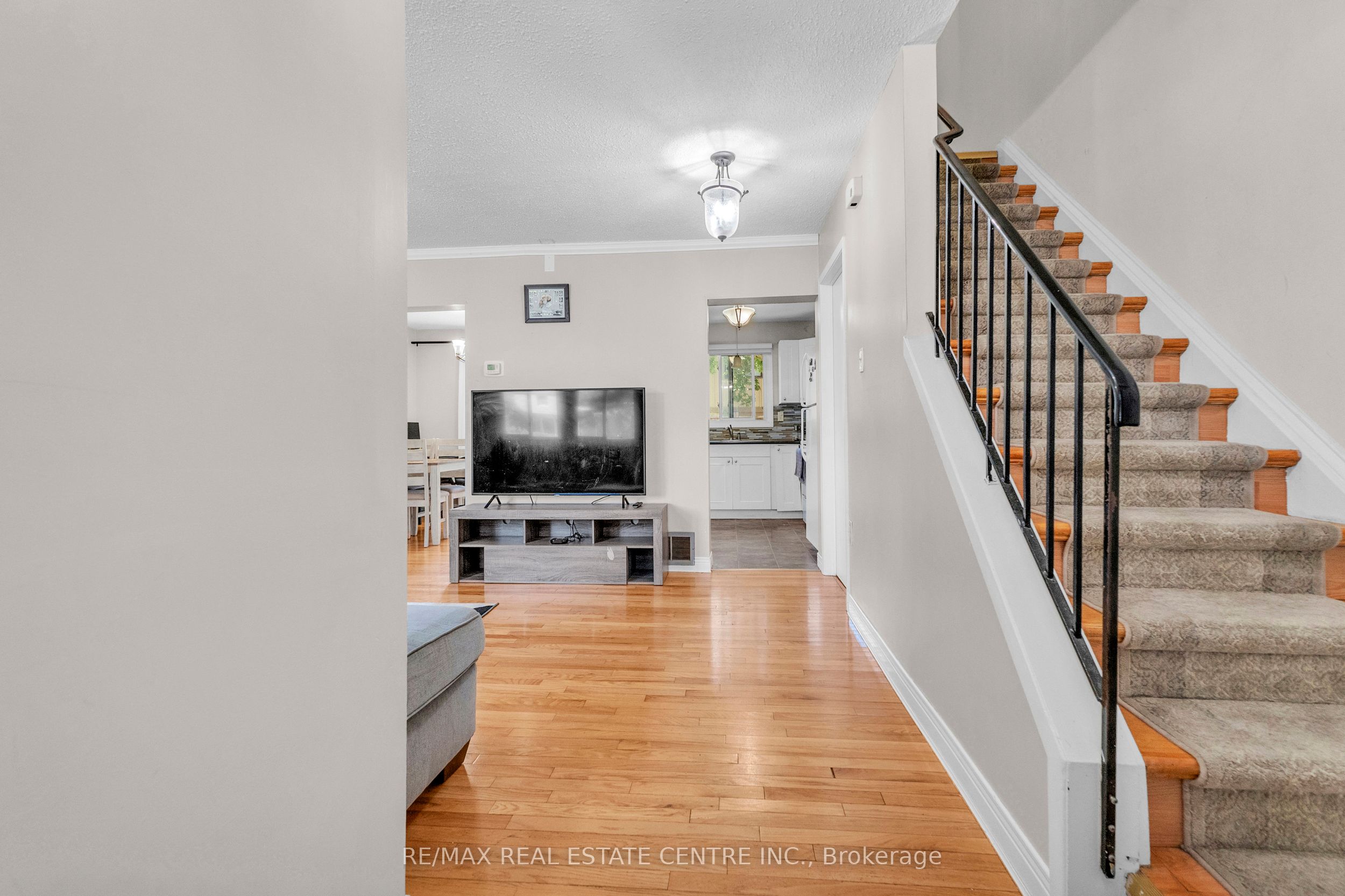 102-105 Hansen Road N, Brampton, ON, L6V 3C9 photo 3
