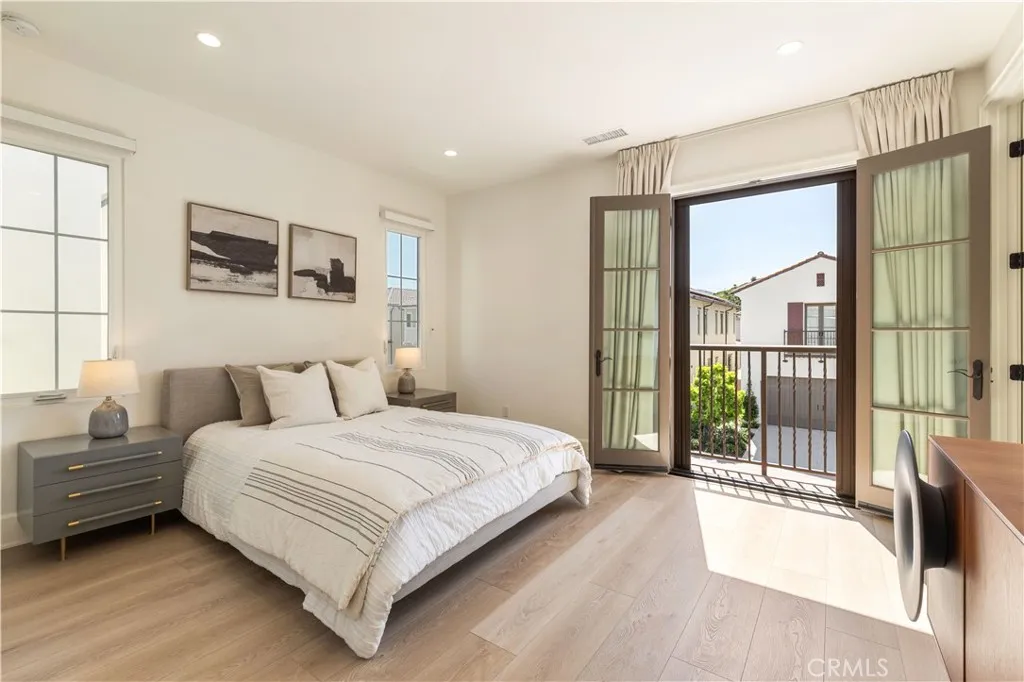 Additional image 41 of 135 Statura, Irvine, CA 92602